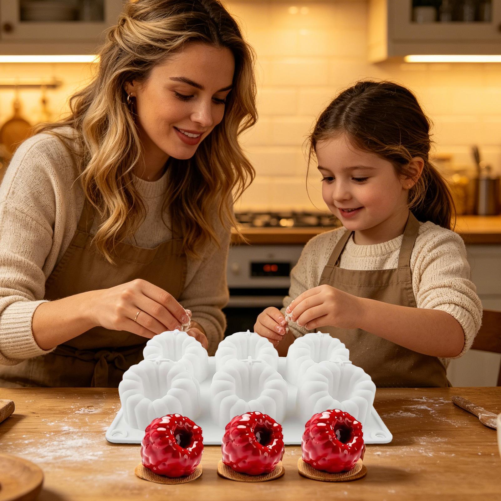Kitchen Bakery - قالب سيليكون على شكل توت العليق