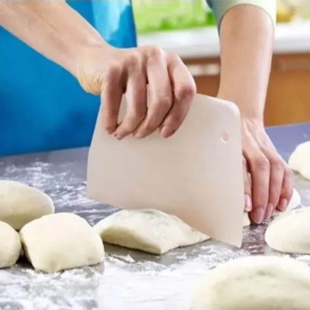 مكشطة عجين مرنة من البولي بروب - مراجعة Bench Scraper Dough وسعره